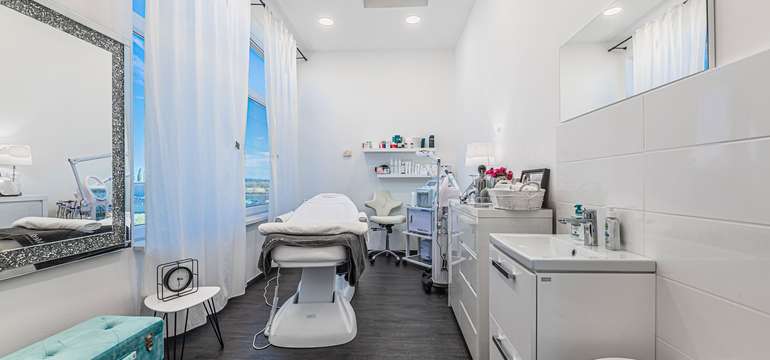  NAYTILUS FIT & BEAUTY STUDIO
