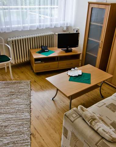 Pre všetkých hostí je k dispozícii parkovanie na stráženom parkovisku v areáli hotela