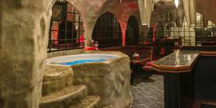 Hlavnou atrakciou hotela je súkromné ​​wellness v štýle jaskyne