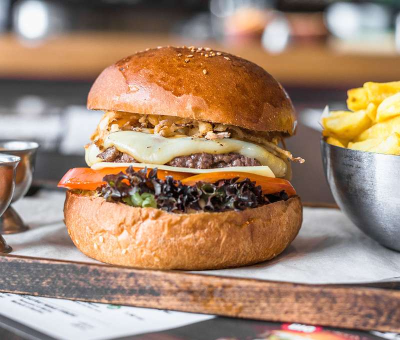 Colorado hamburger 500 g v Geronimo grill & bar OC Optima