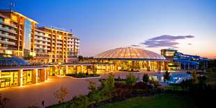Hotel Aquaworld Resort Budapest**** je priamo prepojený s aquaparkom