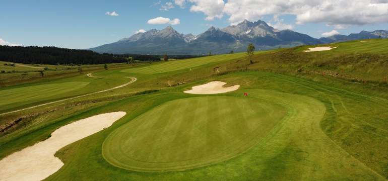 Zľava na zapožičanie golfového vybavenia, vstup na tréningové plochy driving range a putting green