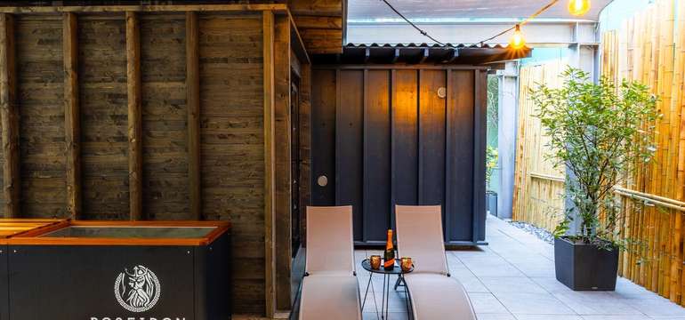 K dispozícii: fínska sauna, infra sauna, vírivka, plachta aj uterák