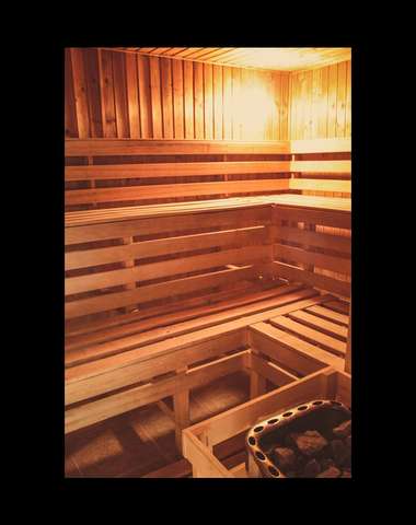 Wellness (bazén, fínska sauna, hydromasážna vaňa, posilňovňa, lokálna kryoterapia)
