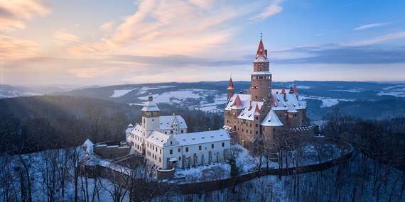 Rozprávkový hrad Bouzov a adventné trhy v Olomouci s cestovnou kanceláriou Travelholic/Česko - Olomouc