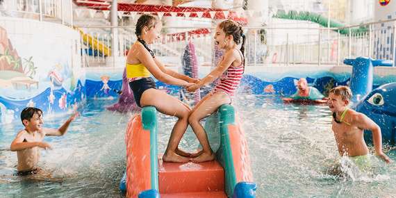 Vstupy do poľského aquaparku Termy Zakopiańskie s termálnymi bazénmi pre jednotlivcov aj rodiny/Poľsko - Zakopané