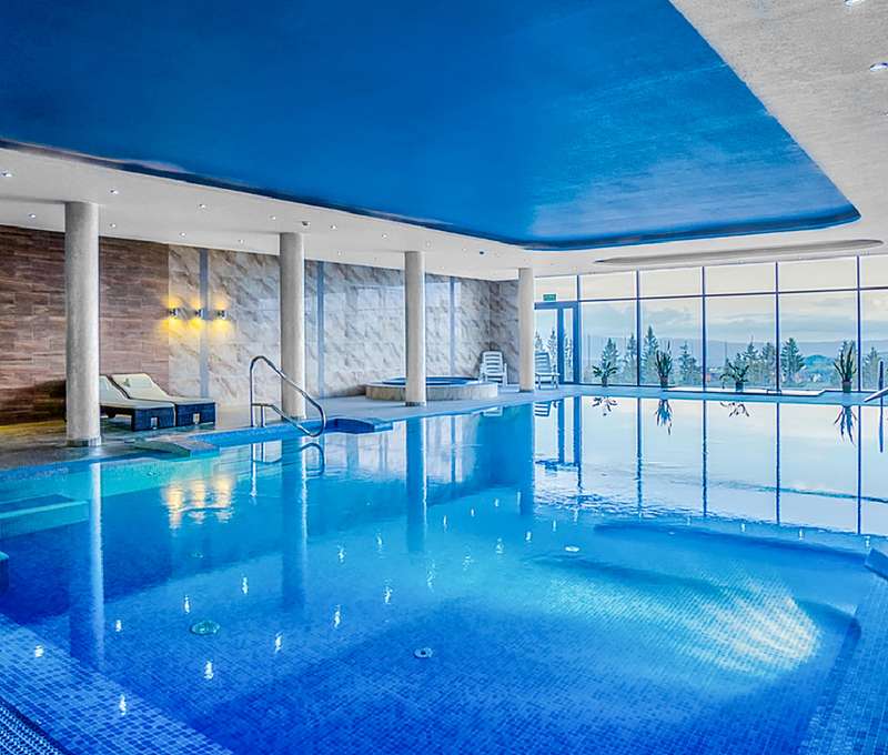 Bazén s nádherným panoramatickým výhľadom v hoteli Bachledówka & SPA***