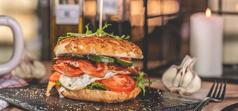 Pražský burger z trhaného bravčového pečeného mäsa