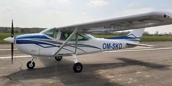Celodenný zážitkový let s prestávkou na obed - smer Prievidza, Trenčín alebo Tatry/Senica, Dubová pri Modre