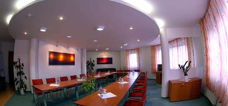 Hotel Summit