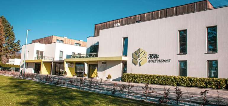 Exteriér RM Hotel Wellness & Congress