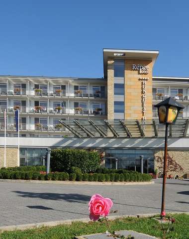 Hotel Répce Gold**** je priamo prepojený s liečebnými kúpeľmi Bükfürdő
