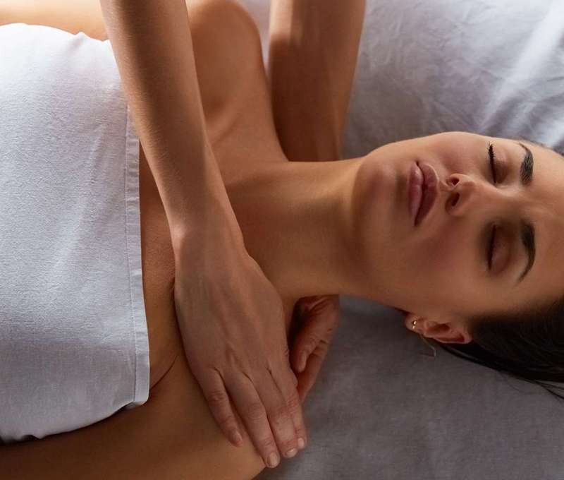 Lymfodrenáž, tecar terapia aj liečebná masáž na klinike ReFit