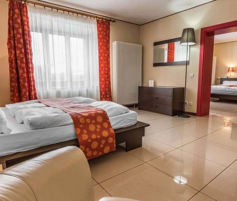 Happy Village Kaštiel Ivachnová*** ponúka priestranné apartmány (foto) a dvojlôžkové podkrovné izby