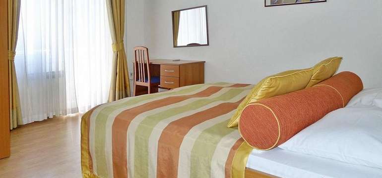 Pohodlné izby hotela Villa Aurora*** v chorvátskej Crikvenici