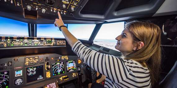 Staňte sa pilotom Boeingu 737 na skúšku v realistickom leteckom simulátore/Bratislava - Ružinov