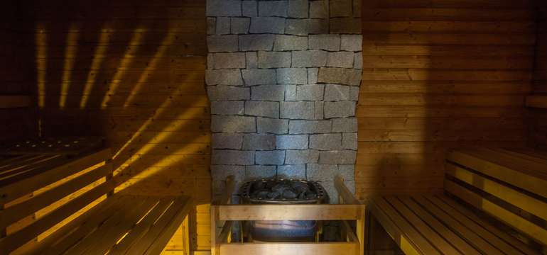 Chvíle vo fínskej či aróma saune budú prínosné pre vaše telo i myseľ