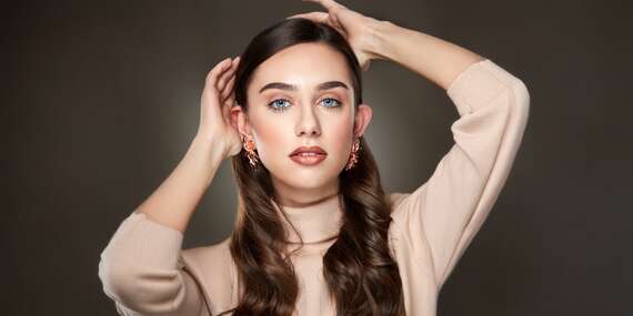 Luxusný Glam make-up a hairstyling od profesionálnej vizážistky u vás doma – zažiarte na akcii, fotení aj v bežný deň / Bratislava a okolie