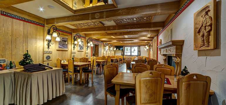 Restaurace se zimní zahradou a letní terasou
