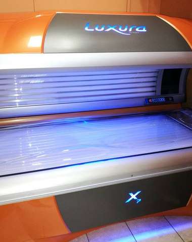 Vertikálne solárium LUXURA V5 s VibraSystémom