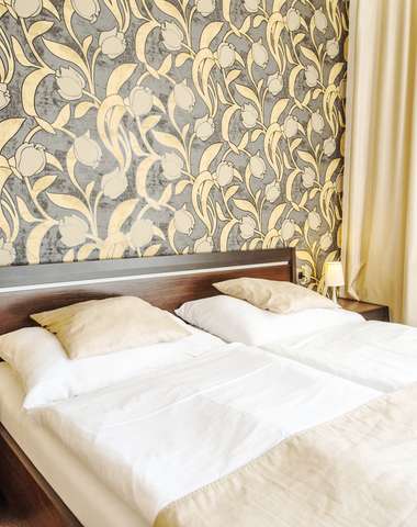 Pětipodlažní hotel disponuje celkem 18 nadstandardně vybavenými pokoji