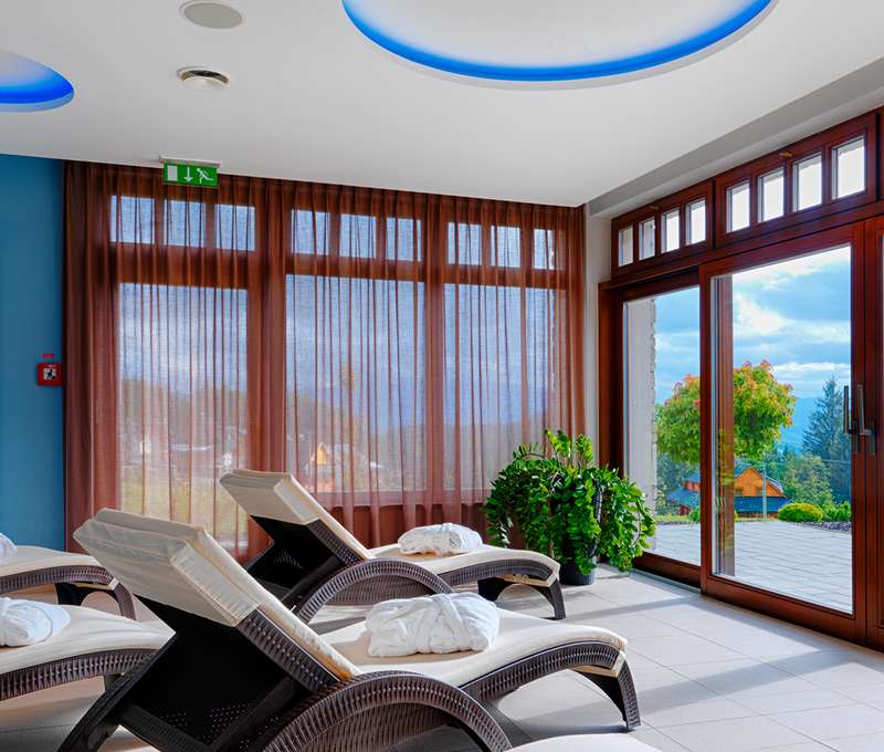 Hotel Green*** má oddychovú miestost vo wellness s výhľadom na okolité hory