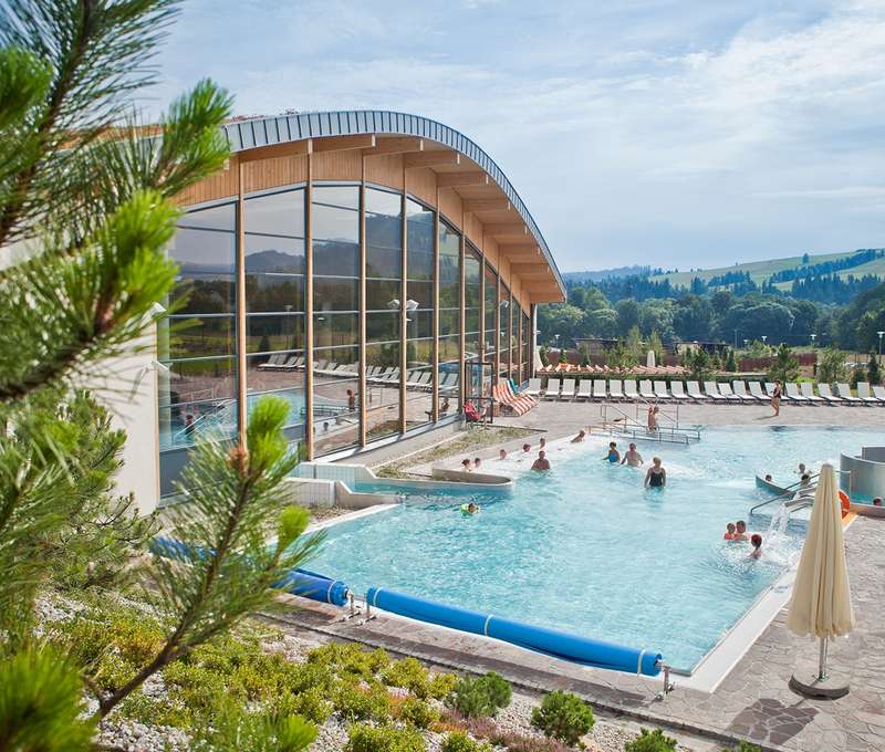 Známy aquapark Terma Bania leží len 7 km od horského hotela Rysy
