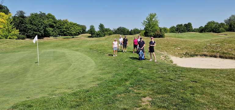 Intenzívny víkendový golfový kurz v Golf Club Welten v Báči