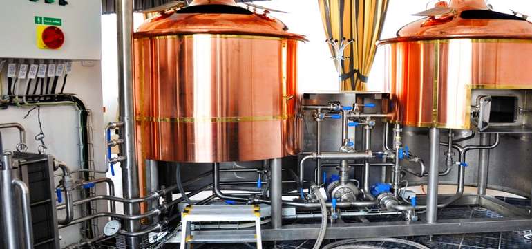 Místní pivovar vaří jedenáctistupňový ležák plzeňského typu i vlastní konopné dvanáctistupňové pivo