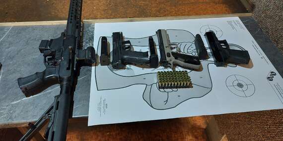 Ostrá streľba z guľových zbraní podľa výberu - Pištoľ Glock 44, samopal Thompson, Revolver Ruger.../Bratislava - Dúbravka