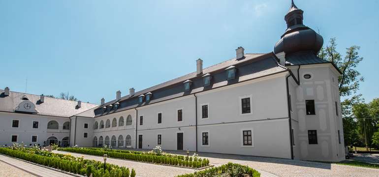 Málokde vás privíta taká atmosféra ako v kaštieli Château Appony****