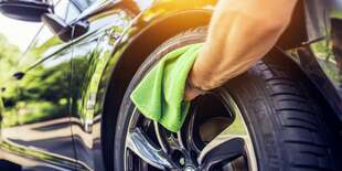 Čistenie elektrónov, leštenie svetlometov a chrómových častí vozidla