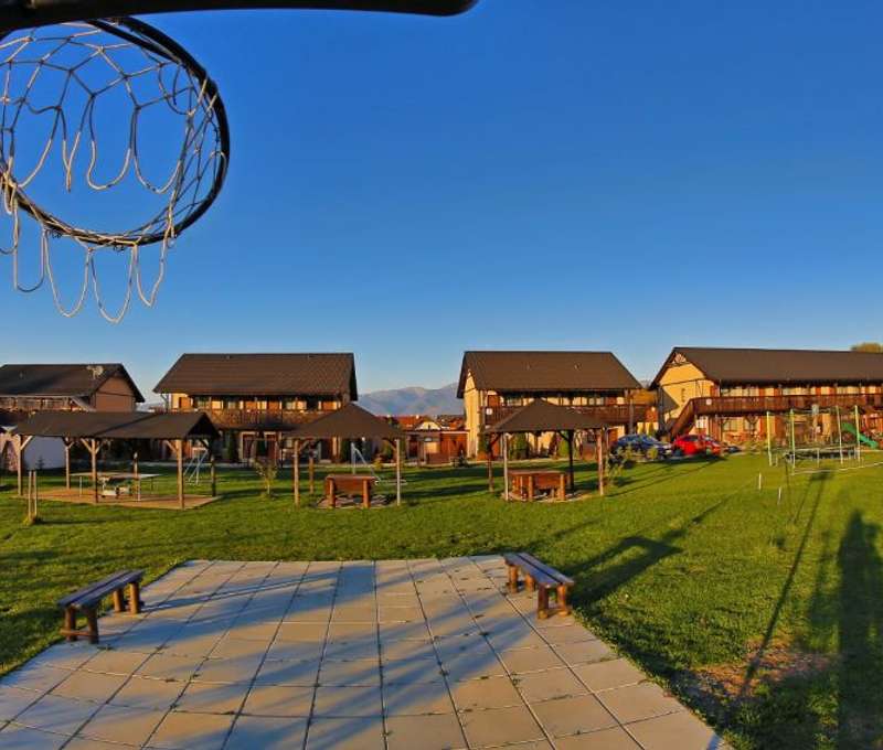 Areál je plný sportovišť