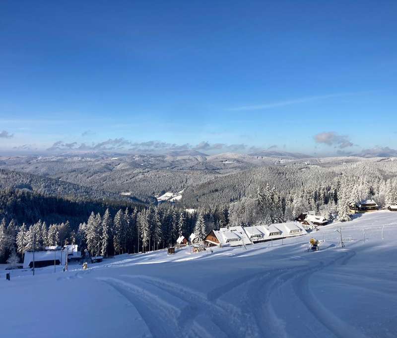 Celodenný skiapas do lyžiarskeho strediska Kasárne Javorníky