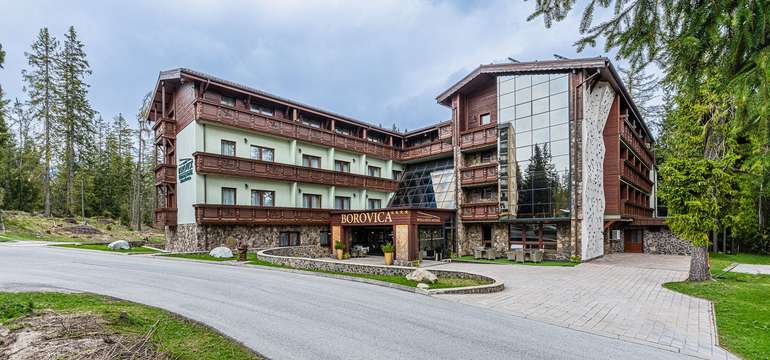 Budova luxusného hotela BOROVICA****