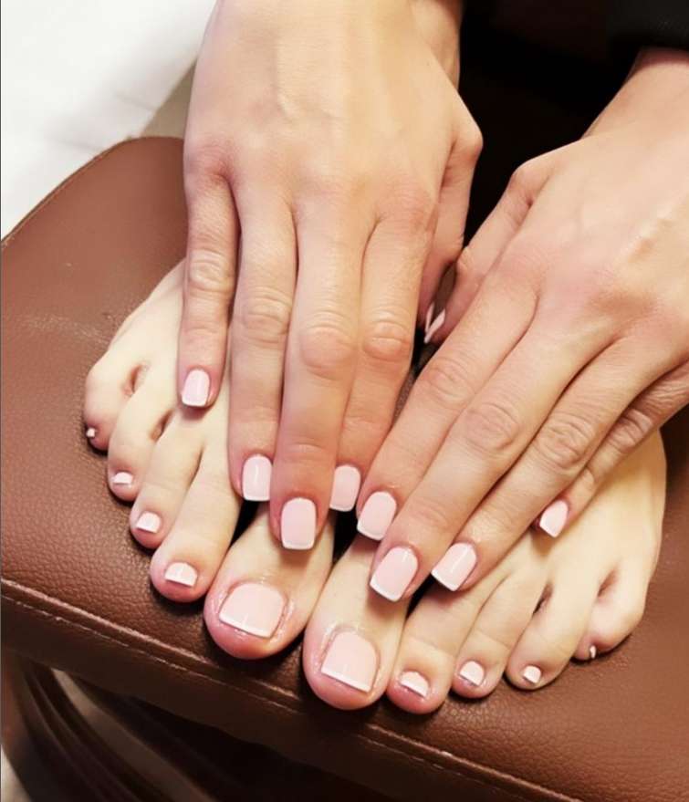 Kombinovaná pedikúra, gellak, relaxačná masáž nôh so zábalom v salóne Evi