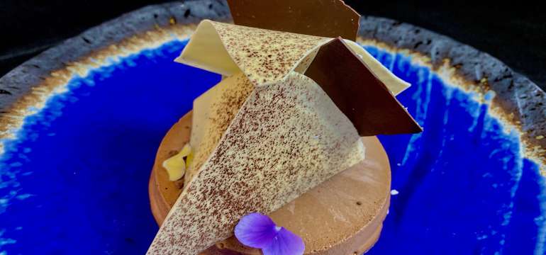 Čokoládový mousse, Kakaové crumble, Kokosová zmrzlina, Biela čokoláda