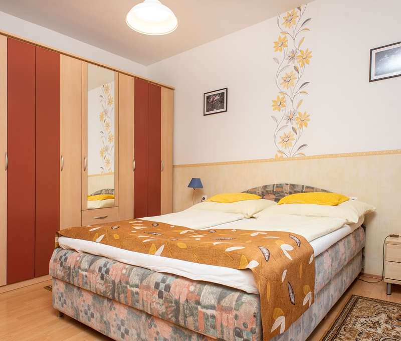 Komfortne a útulne zariadené izby wellness penziónu Andrea*** s balkónom a minibarom