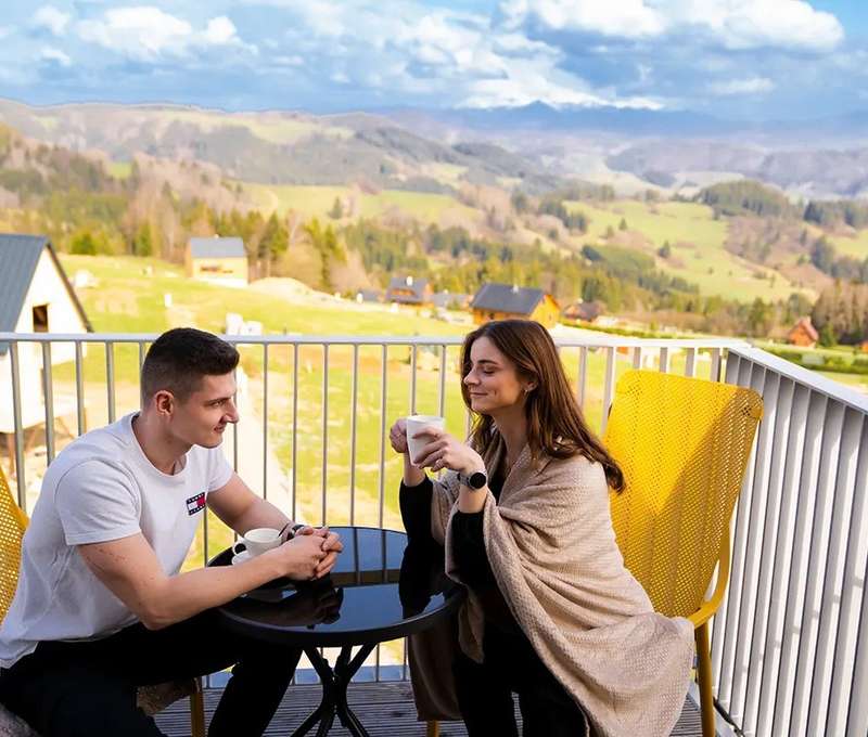 Posedenie na balkóne rodinného apartmánu s výhľadom na Kubínsku hoľu