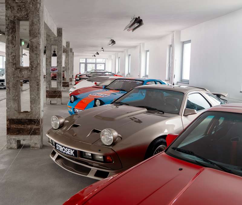 DOUBLE RED CARS MUSEUM: Najväčšie automobilové múzeum v strednej Európe!