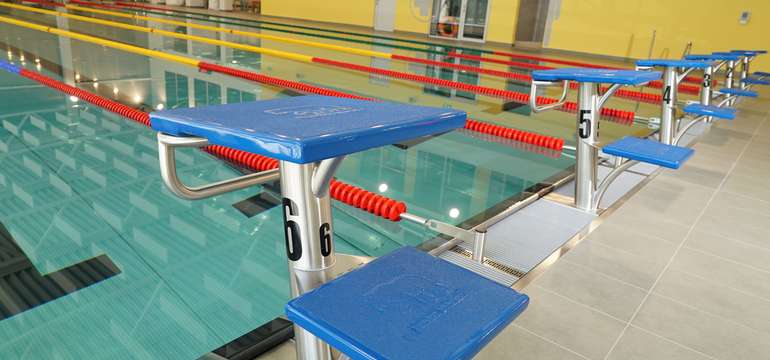 Plavecký bazén s dĺžkou 25 m, počet plaveckých dráh 6, šírka plaveckej dráhy 2 m
