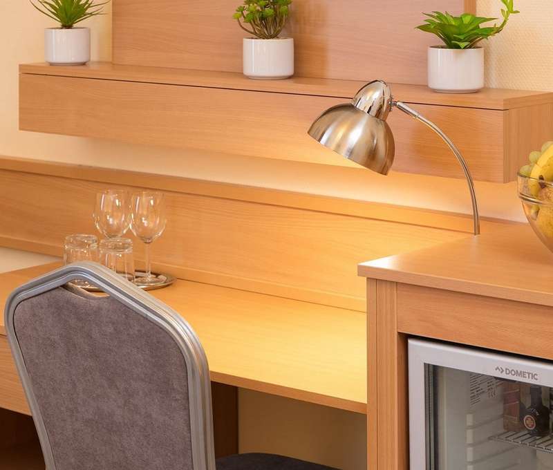 V hoteli Aquasol Resort**** nájdete Premium izby s king size posteľou, Wi-Fi, TV a minibarom