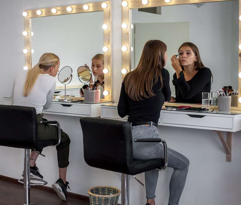 Celodenné kurzy líčenia v KIWI academy