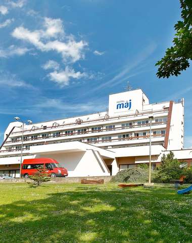 Plne bezbariérový kúpeľný hotel Máj*** v Piešťanoch je vhodný pre všetky generácie
