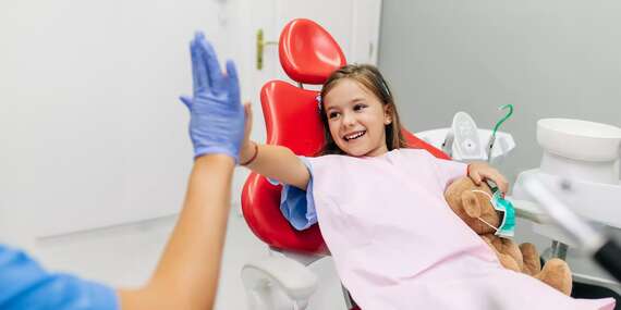 Dentálna hygiena pre deti a dospelých alebo vstupné vyšetrenie s röntgenom vo vynikajúco hodnotenej modernej ambulancii/Bratislava – Petržalka, Vienna Gate