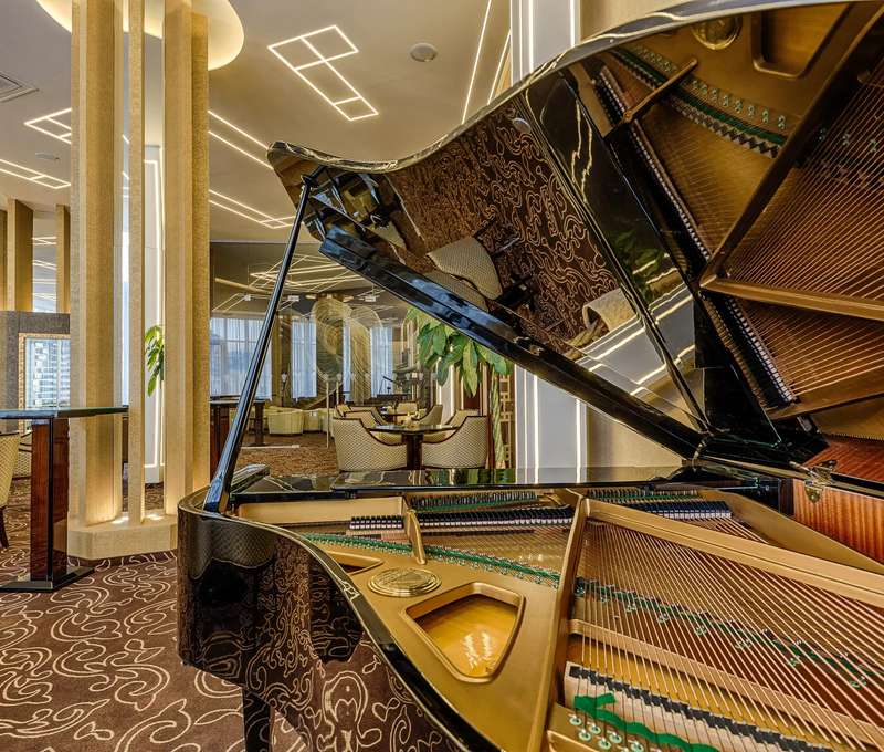 Zrekonstruovaný hotel ROYAL PALACE***** je zařízen ve stylu art deco a patří k nejluxusnějším