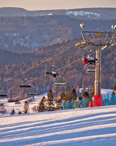 Od hotela je to iba 15 min. skibusom od stredísk Tylicz-Ski a Master-Ski