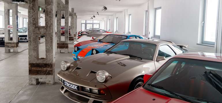 DOUBLE RED CARS MUSEUM: Najväčšie automobilové múzeum v strednej Európe!