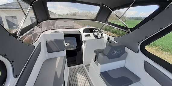 Jedinečný zážitok: Plavba motorovým člnom po Dunaji s fľašou sektu až pre 7 osôb - možnosť plavby aj do Viedne/Bratislava – Dunaj