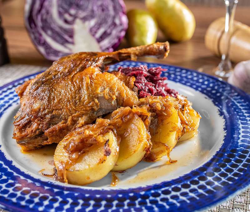 1x ½ kačky, 400 g červená kapusta, 300 g zemiakové knedle
